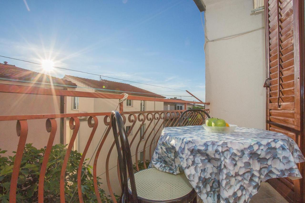 Apartments Nuic 748 Makarska Exterior photo
