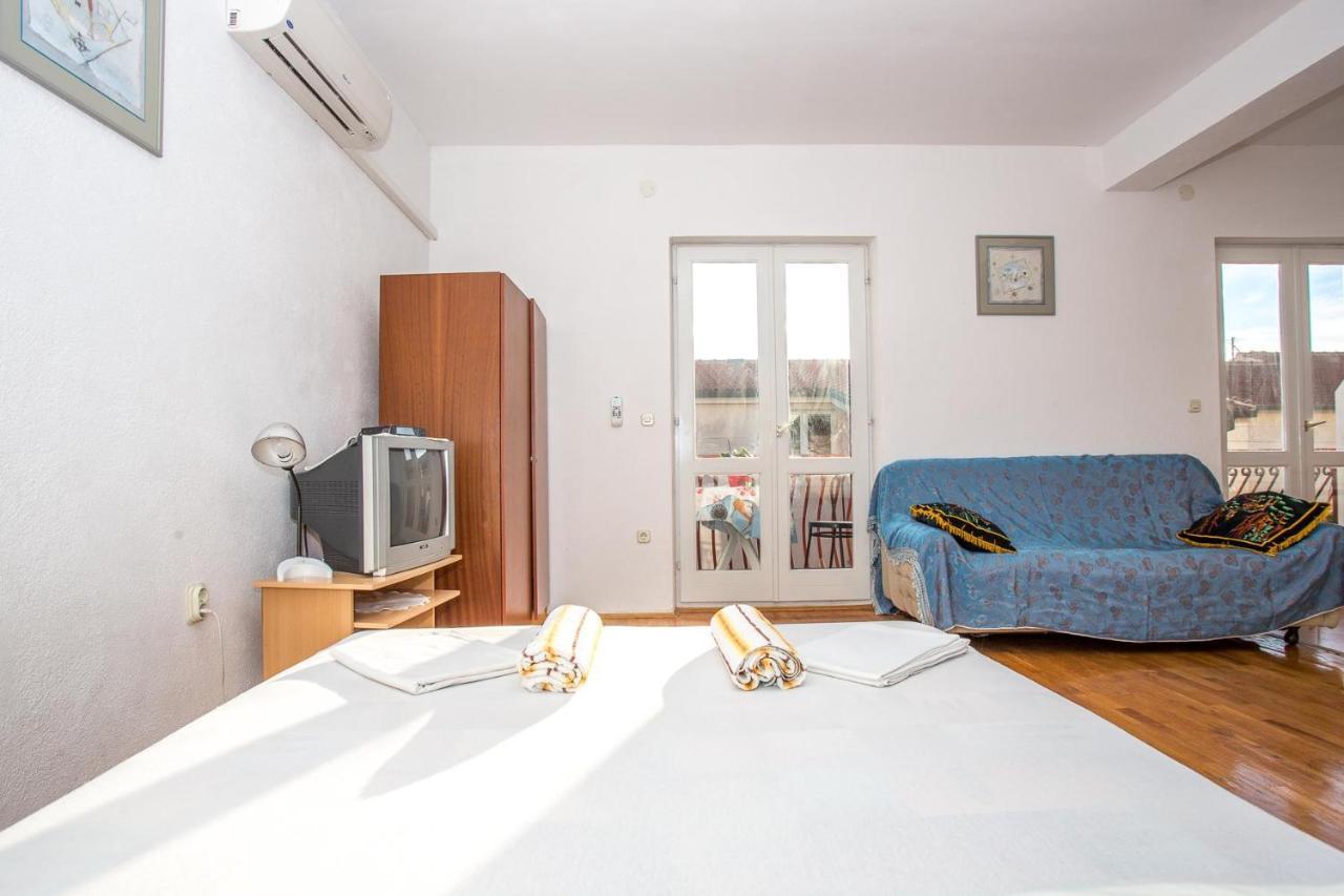 Apartments Nuic 748 Makarska Exterior photo