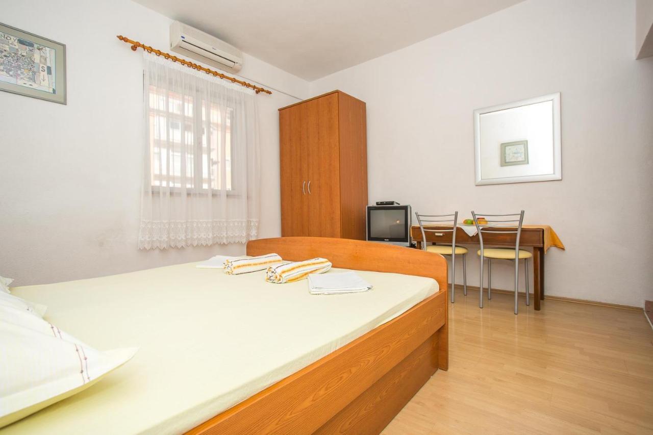 Apartments Nuic 748 Makarska Exterior photo