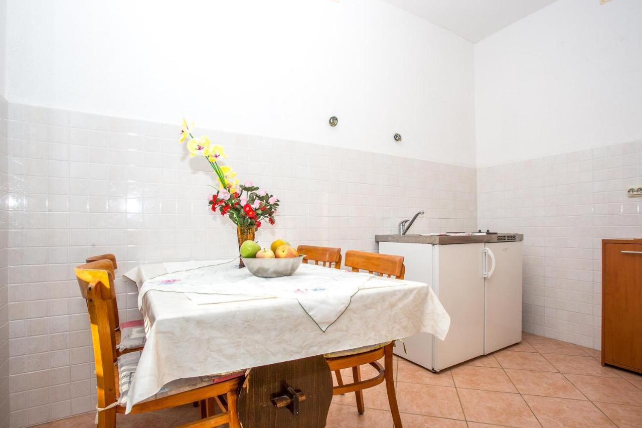 Apartments Nuic 748 Makarska Exterior photo
