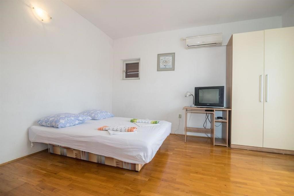 Apartments Nuic 748 Makarska Exterior photo