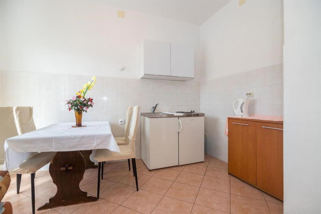 Apartments Nuic 748 Makarska Exterior photo